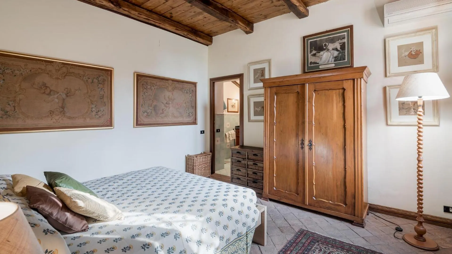 Holiday home Cozy Home In Roma With Kitchen