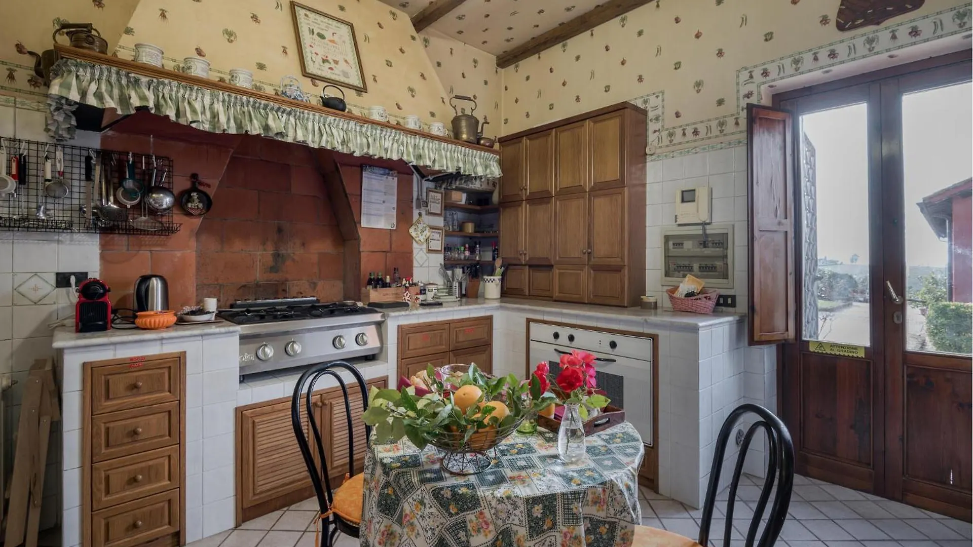 Cozy Home In Roma With Kitchen Holiday home Rome